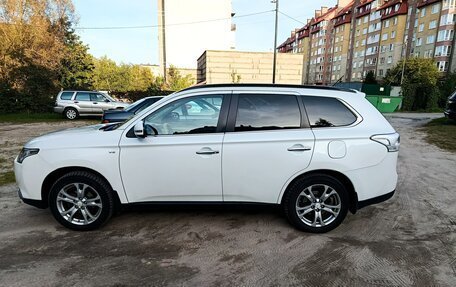 Mitsubishi Outlander III рестайлинг 3, 2013 год, 1 990 000 рублей, 30 фотография