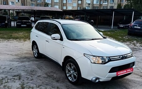 Mitsubishi Outlander III рестайлинг 3, 2013 год, 1 990 000 рублей, 28 фотография