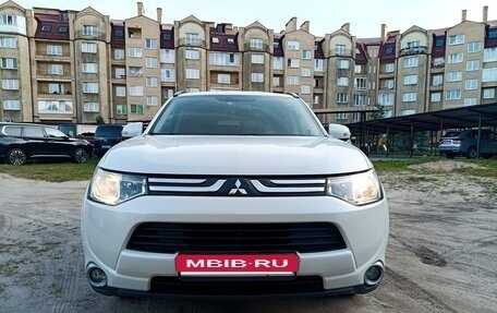 Mitsubishi Outlander III рестайлинг 3, 2013 год, 1 990 000 рублей, 29 фотография