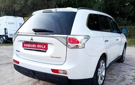 Mitsubishi Outlander III рестайлинг 3, 2013 год, 1 990 000 рублей, 33 фотография