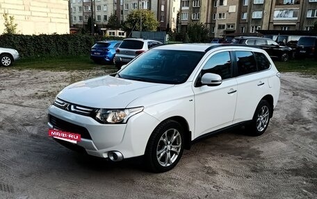 Mitsubishi Outlander III рестайлинг 3, 2013 год, 1 990 000 рублей, 37 фотография
