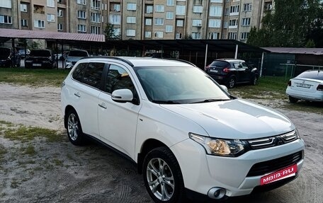 Mitsubishi Outlander III рестайлинг 3, 2013 год, 1 990 000 рублей, 35 фотография