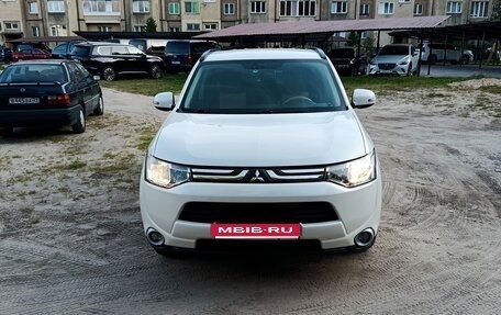 Mitsubishi Outlander III рестайлинг 3, 2013 год, 1 990 000 рублей, 36 фотография