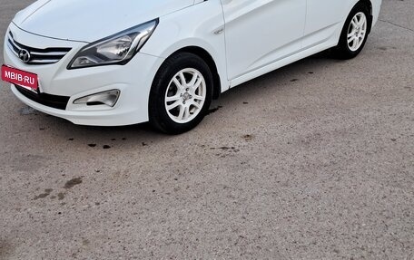 Hyundai Solaris II рестайлинг, 2015 год, 820 000 рублей, 2 фотография