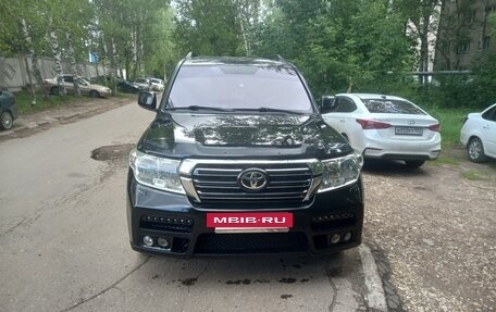 Toyota Land Cruiser 200, 2010 год, 2 800 000 рублей, 3 фотография
