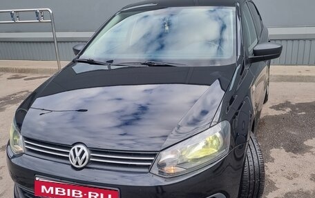 Volkswagen Polo VI (EU Market), 2013 год, 990 000 рублей, 24 фотография