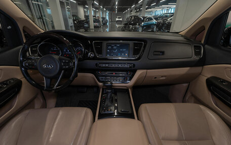KIA Carnival III, 2017 год, 2 550 000 рублей, 7 фотография