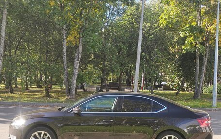 Skoda Superb III рестайлинг, 2018 год, 1 890 000 рублей, 3 фотография