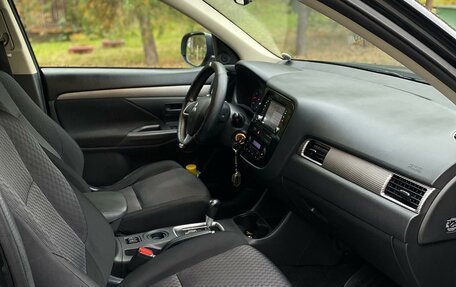 Mitsubishi Outlander III рестайлинг 3, 2012 год, 1 090 000 рублей, 13 фотография