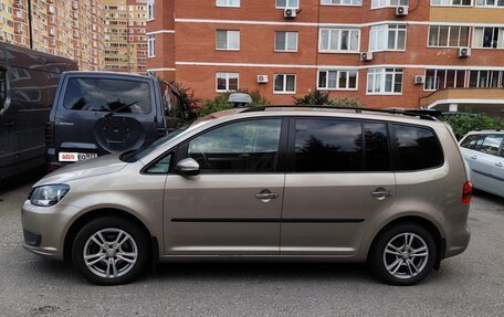 Volkswagen Touran III, 2011 год, 1 000 000 рублей, 4 фотография