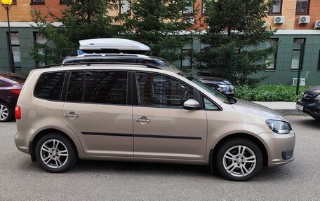 Volkswagen Touran III, 2011 год, 1 000 000 рублей, 3 фотография