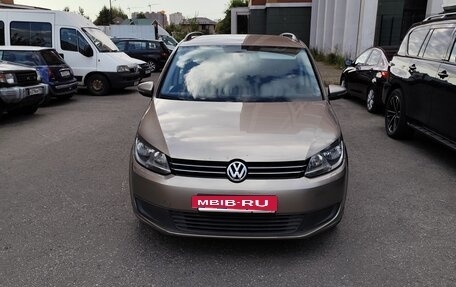 Volkswagen Touran III, 2011 год, 1 000 000 рублей, 2 фотография