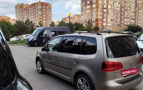 Volkswagen Touran III, 2011 год, 1 000 000 рублей, 5 фотография