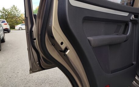 Volkswagen Touran III, 2011 год, 1 000 000 рублей, 15 фотография