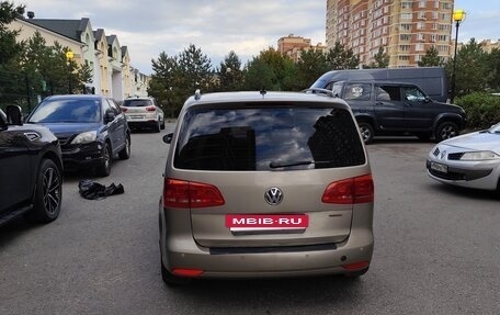 Volkswagen Touran III, 2011 год, 1 000 000 рублей, 6 фотография