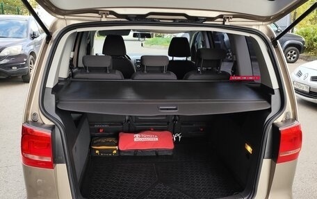 Volkswagen Touran III, 2011 год, 1 000 000 рублей, 16 фотография