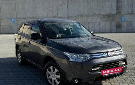 Mitsubishi Outlander III рестайлинг 3, 2013 год, 1 490 000 рублей, 2 фотография