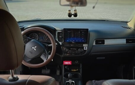 Mitsubishi Outlander III рестайлинг 3, 2013 год, 1 490 000 рублей, 8 фотография