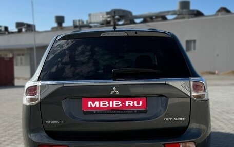 Mitsubishi Outlander III рестайлинг 3, 2013 год, 1 490 000 рублей, 7 фотография