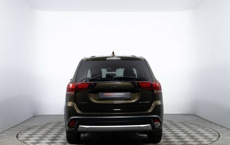 Mitsubishi Outlander III рестайлинг 3, 2018 год, 1 640 000 рублей, 6 фотография