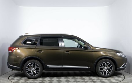 Mitsubishi Outlander III рестайлинг 3, 2018 год, 1 640 000 рублей, 4 фотография