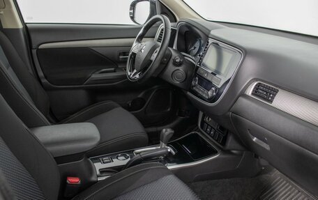 Mitsubishi Outlander III рестайлинг 3, 2018 год, 1 640 000 рублей, 9 фотография