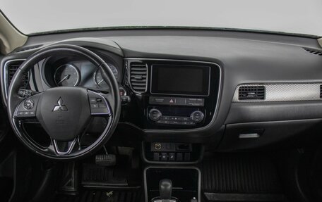 Mitsubishi Outlander III рестайлинг 3, 2018 год, 1 640 000 рублей, 13 фотография