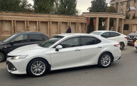 Toyota Camry, 2018 год, 2 650 000 рублей, 2 фотография