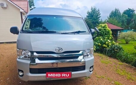 Toyota HiAce H200, 2015 год, 4 000 000 рублей, 1 фотография