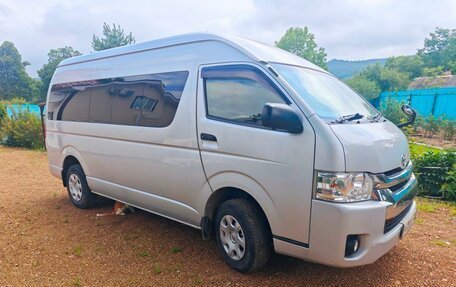 Toyota HiAce H200, 2015 год, 4 000 000 рублей, 3 фотография