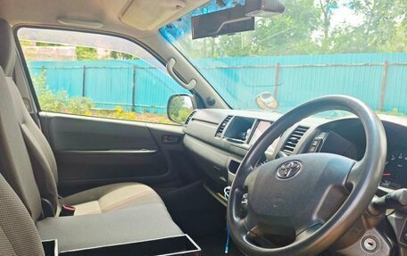 Toyota HiAce H200, 2015 год, 4 000 000 рублей, 5 фотография
