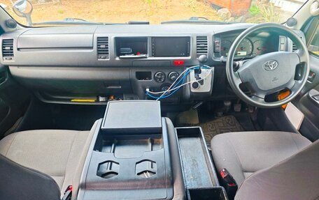 Toyota HiAce H200, 2015 год, 4 000 000 рублей, 10 фотография