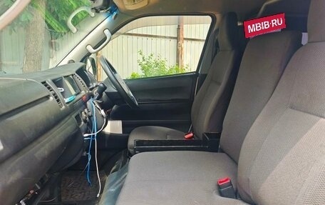 Toyota HiAce H200, 2015 год, 4 000 000 рублей, 6 фотография