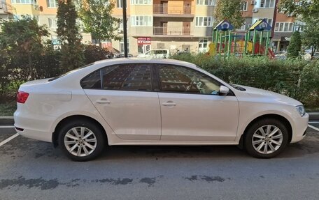 Volkswagen Jetta VI, 2013 год, 975 000 рублей, 3 фотография