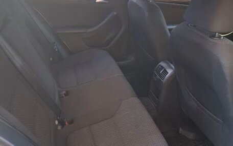 Volkswagen Jetta VI, 2013 год, 975 000 рублей, 11 фотография