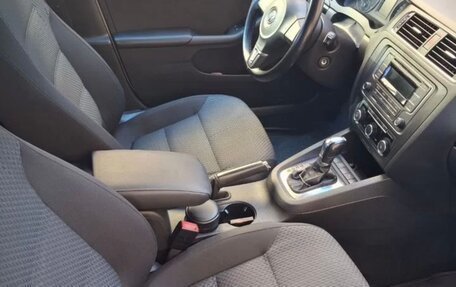 Volkswagen Jetta VI, 2013 год, 975 000 рублей, 12 фотография