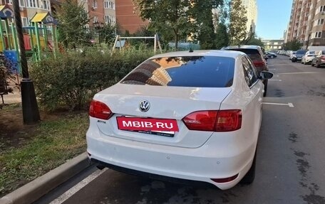 Volkswagen Jetta VI, 2013 год, 975 000 рублей, 4 фотография