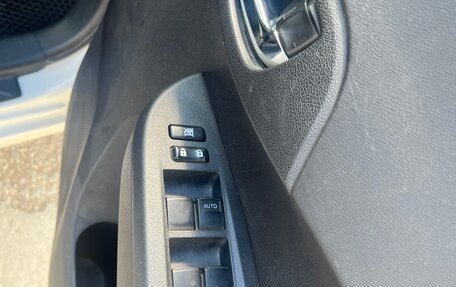 Toyota Ractis II, 2012 год, 800 000 рублей, 12 фотография