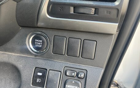 Toyota Ractis II, 2012 год, 800 000 рублей, 11 фотография