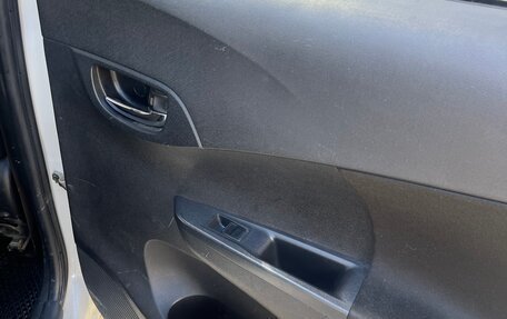 Toyota Ractis II, 2012 год, 800 000 рублей, 15 фотография