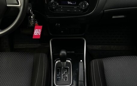 Mitsubishi Outlander III рестайлинг 3, 2017 год, 1 499 000 рублей, 14 фотография