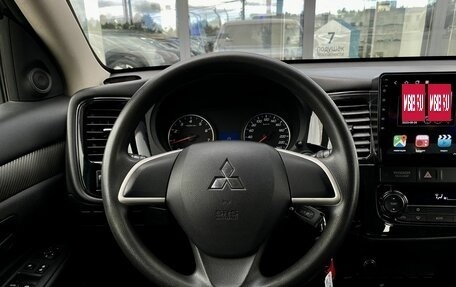 Mitsubishi Outlander III рестайлинг 3, 2017 год, 1 499 000 рублей, 12 фотография