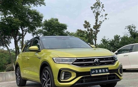 Volkswagen T-Roc I, 2023 год, 2 150 000 рублей, 3 фотография