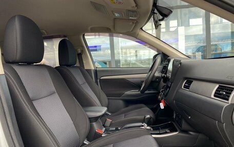 Mitsubishi Outlander III рестайлинг 3, 2017 год, 1 499 000 рублей, 18 фотография