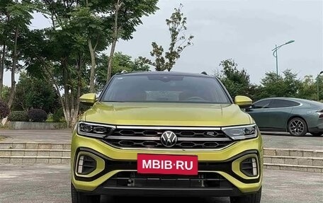 Volkswagen T-Roc I, 2023 год, 2 150 000 рублей, 2 фотография