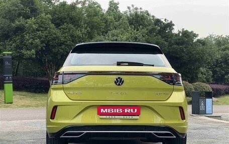 Volkswagen T-Roc I, 2023 год, 2 150 000 рублей, 5 фотография