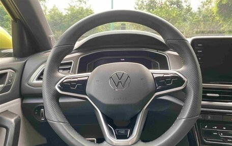 Volkswagen T-Roc I, 2023 год, 2 150 000 рублей, 9 фотография