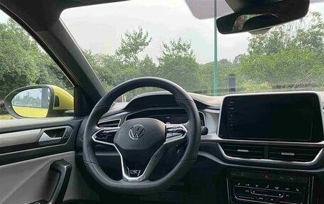 Volkswagen T-Roc I, 2023 год, 2 150 000 рублей, 10 фотография