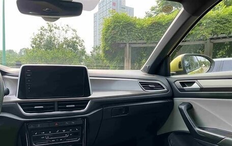 Volkswagen T-Roc I, 2023 год, 2 150 000 рублей, 12 фотография