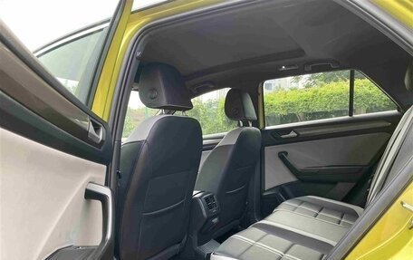 Volkswagen T-Roc I, 2023 год, 2 150 000 рублей, 13 фотография